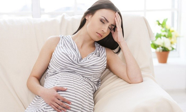 Bà bầu bị hoa mắt chóng mặt có nguy hiểm không?